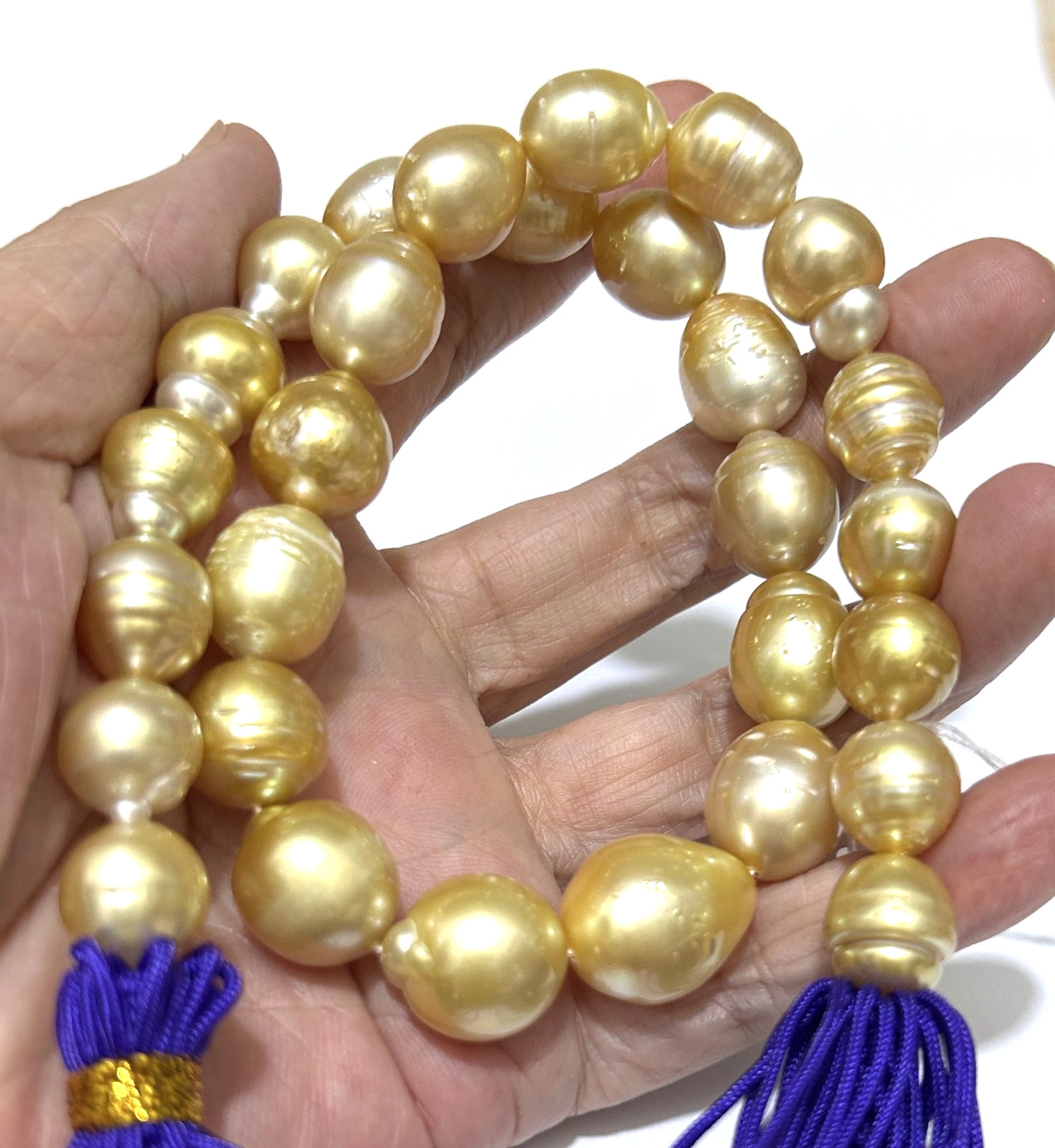 Necklace 11 – 18mm 29 pcs Australia South Sea Natural Gold Over Pearl 16″ Strand