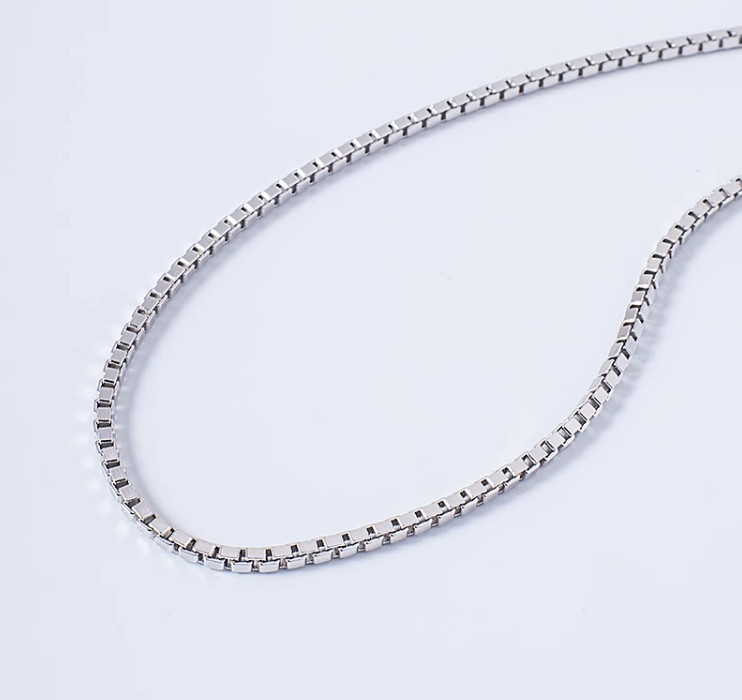 Pretty 14K Solid White Gold 0.45mm Classic White Box Chain Necklace – 18 Inch
