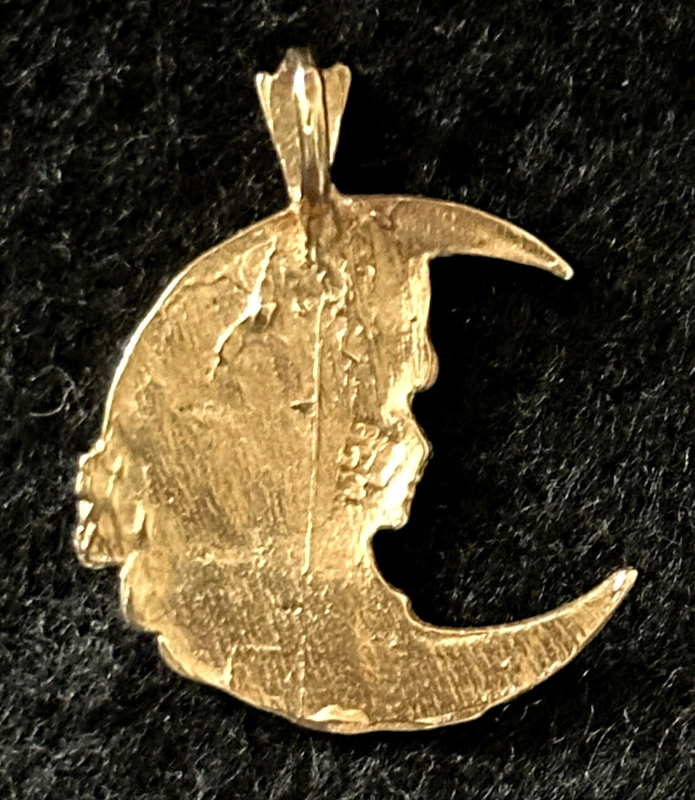 14k Yellow Gold Face in Crescent Moon Pendant Charm 2 Grams