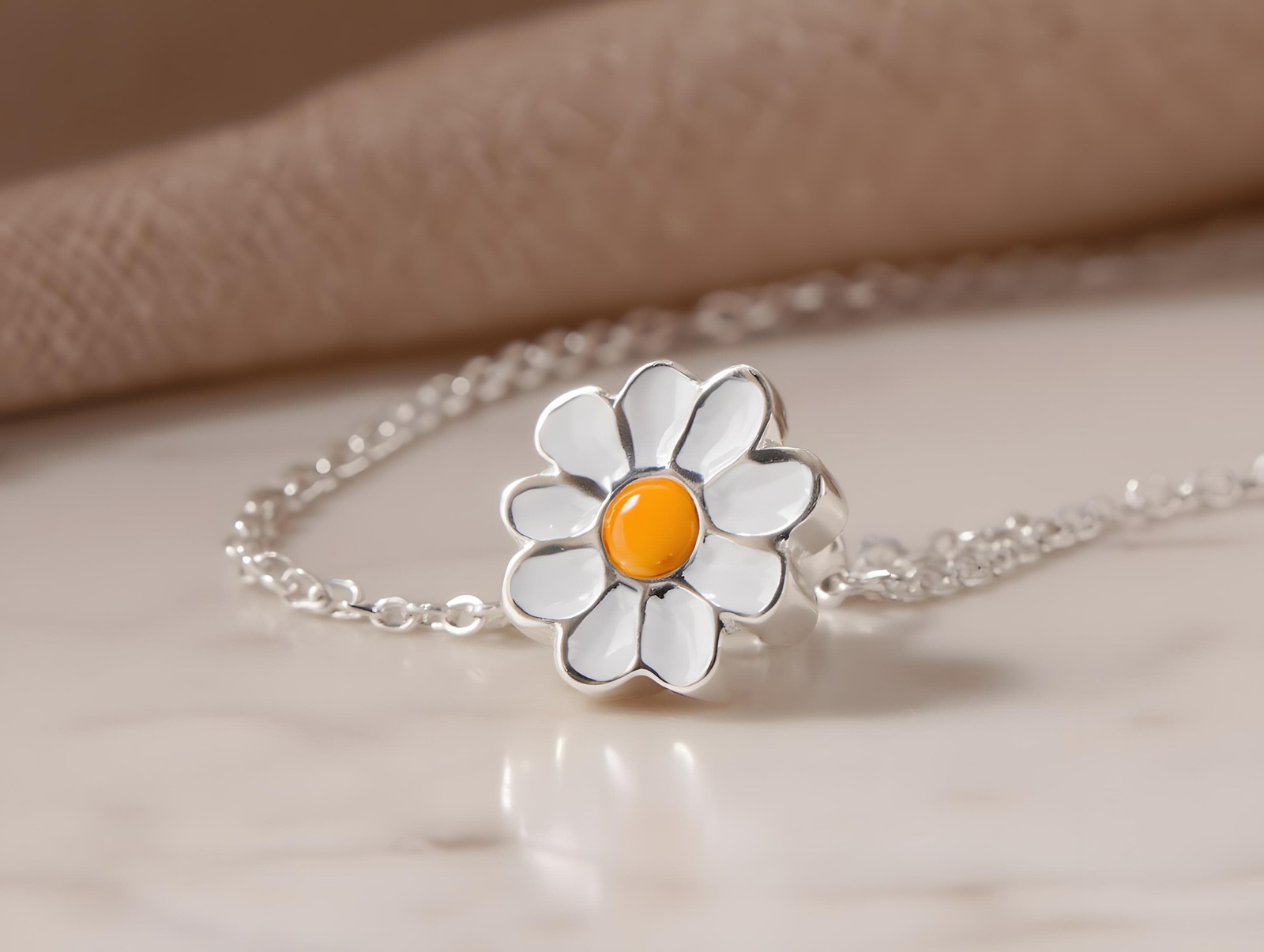Sterling Silver Daisy Pendant Necklace: Minimalist Floral Chain