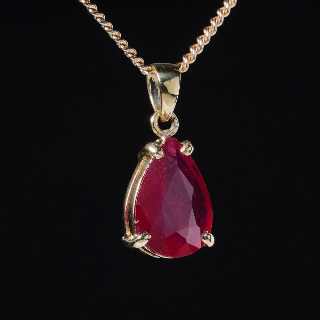 18ct Gold Natural 1.7ct Red Ruby Pendant Pear Cut Solitaire