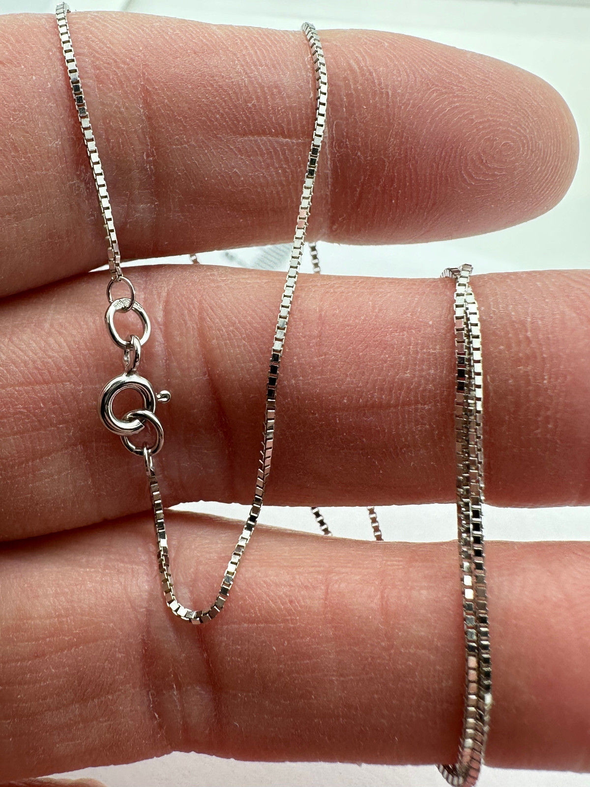 9ct White Gold 1mm Box Venetian Link Chain 28″ / 70cm Chain (W53V)
