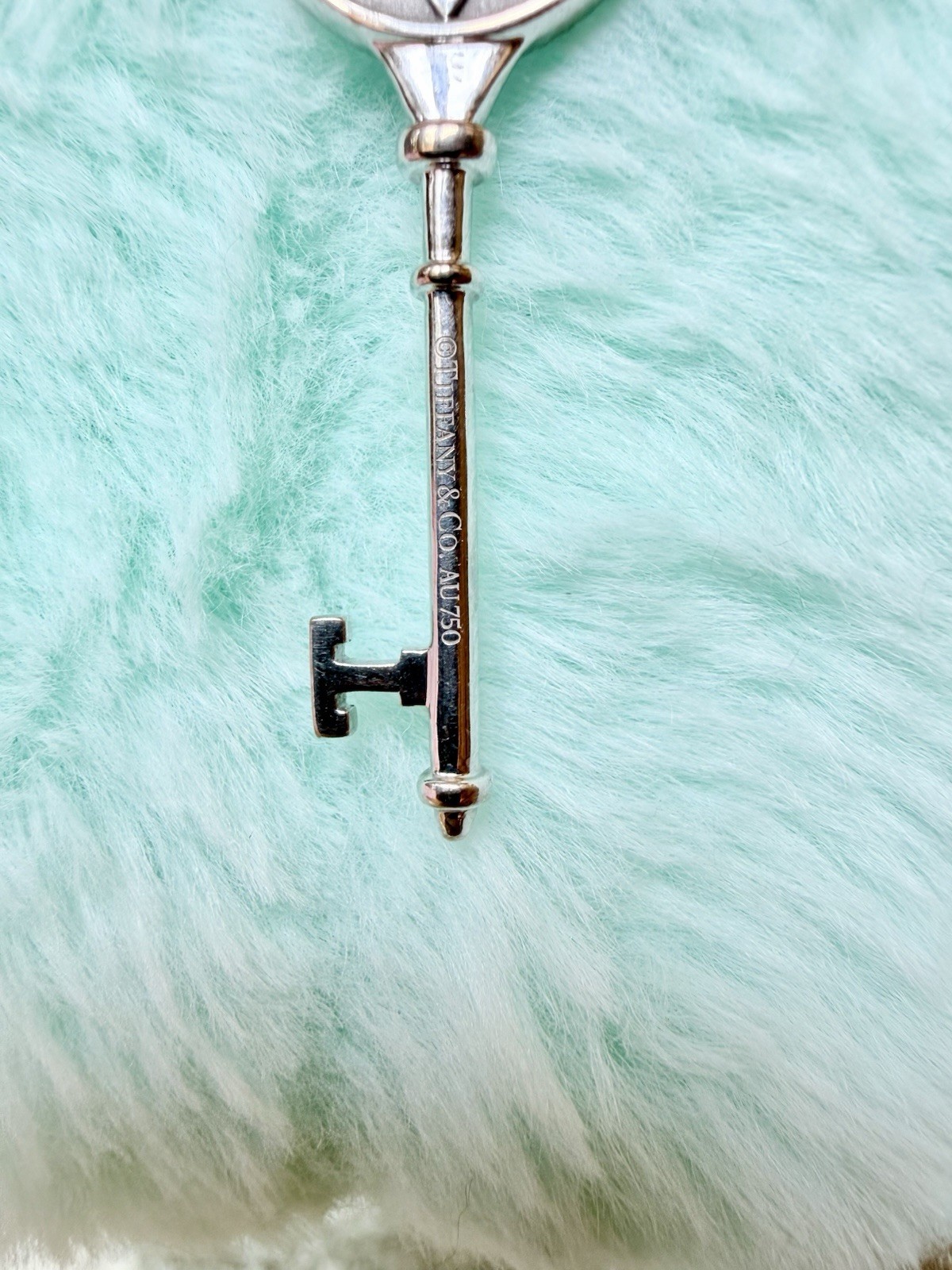 Tiffany & Co. 18K White Gold Diamond Daisy Key Necklace AU750 Retired