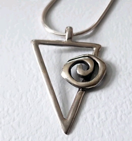 925 Italy stirling silver shiney triangle with a spiral design pendant necklace
