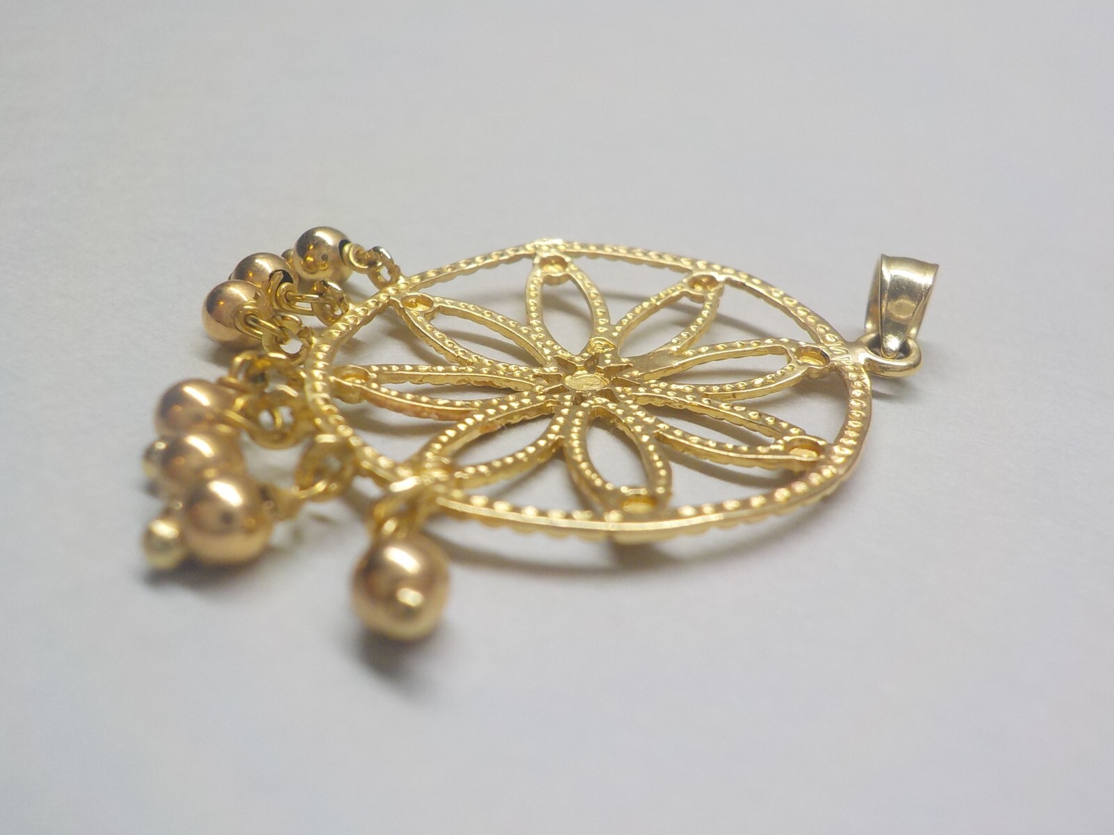 14KT Gold Delicate Lacey Pendant / Charm 2 grams