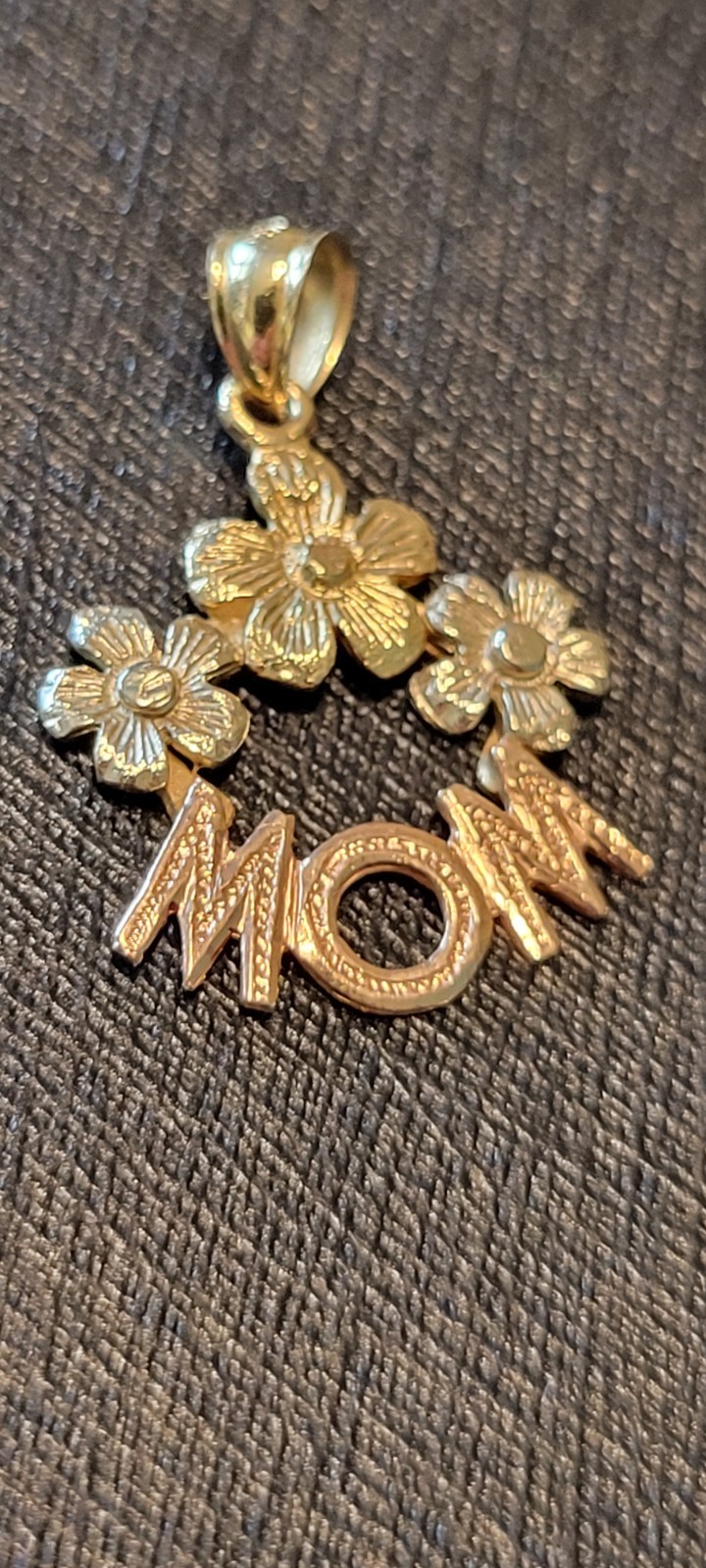 VINTAGE 14K MULTICOLOR YELLOW & ROSE GOLD “MOM” NECKLACE PENDANT Vintage, New!