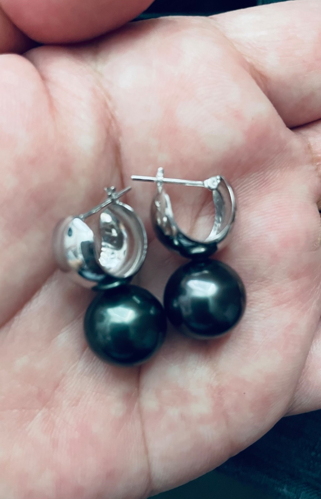 Black Tahiti South Sea Pearl Necklace and Huggies Earrings in K18 Japan WG Set
