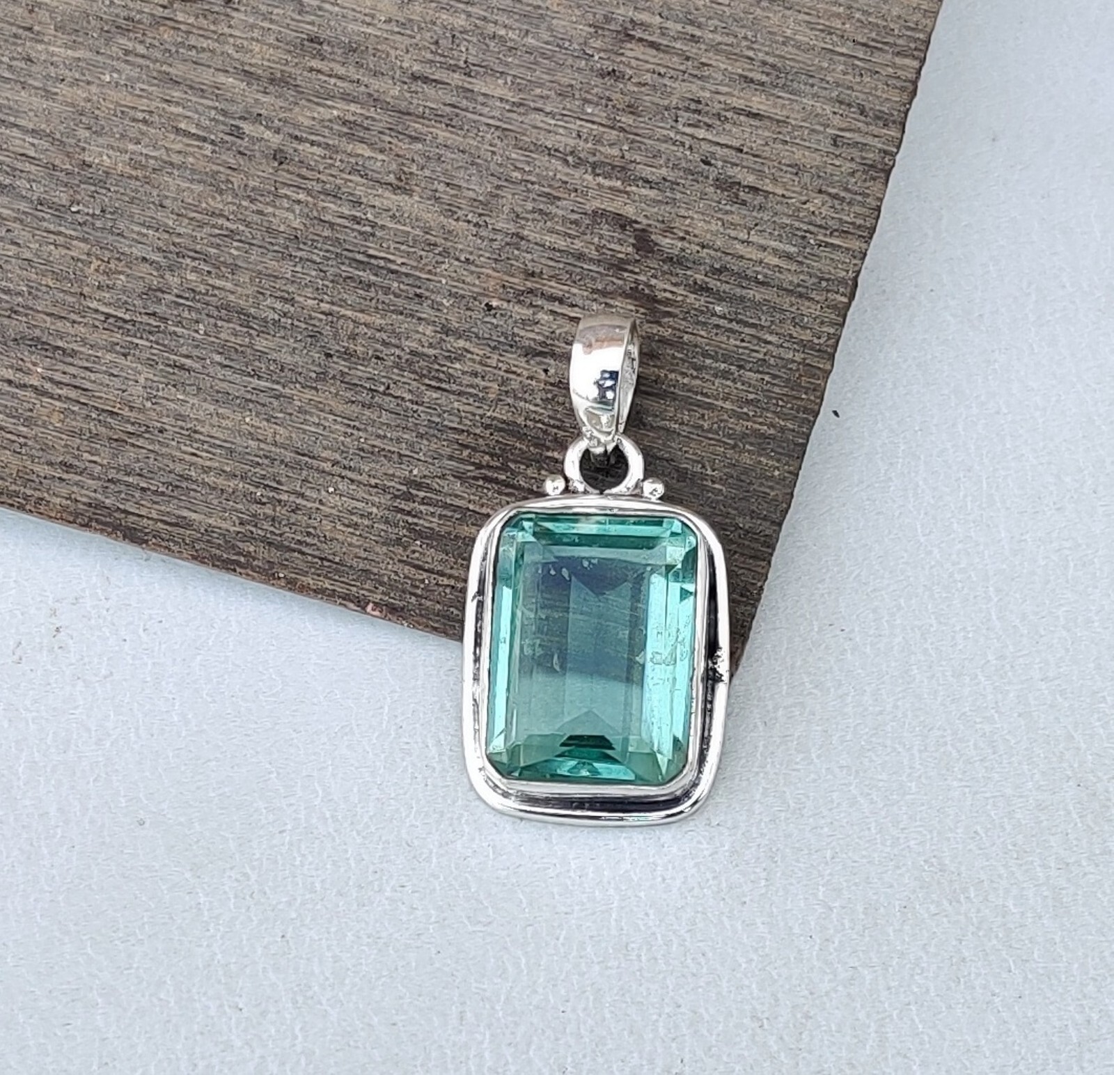 Aquamarine Gemstone Pendant 925 Sterling Silver Neck less Silver Pendant MO**