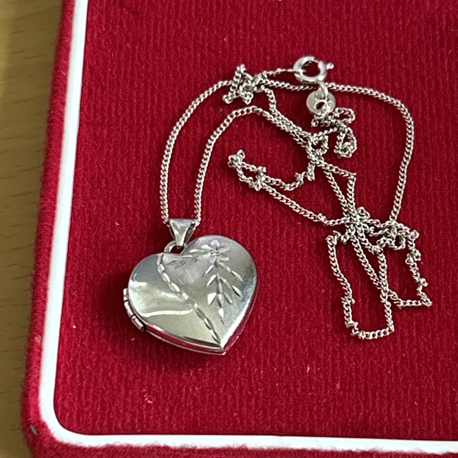 925 Silver Heart Locket Pendant & 46cm Chain/