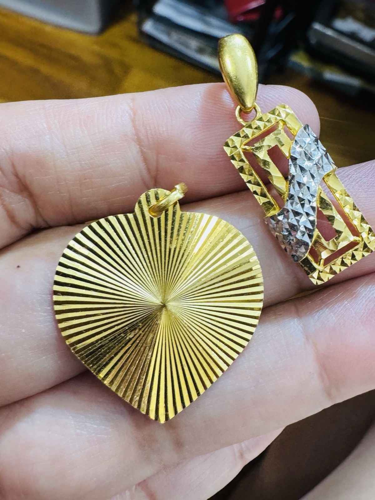 RARE 22K 916 22C Real Gold Two Set of Pendant 1 x Rectangle & 1x Heart 7.73g