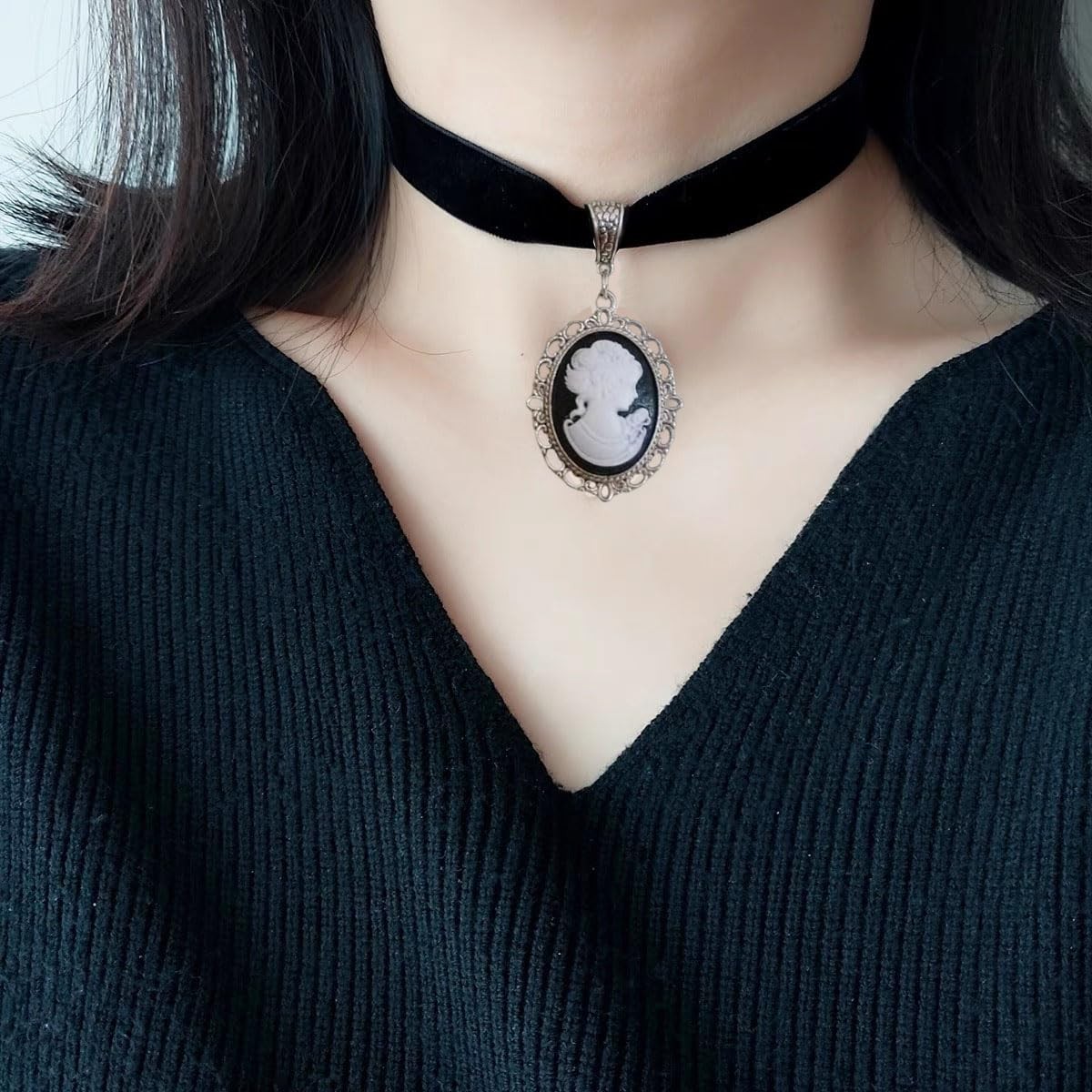 Black Velvet Princess Pendant Choker Necklace for Women Fashion Vintage Victoria