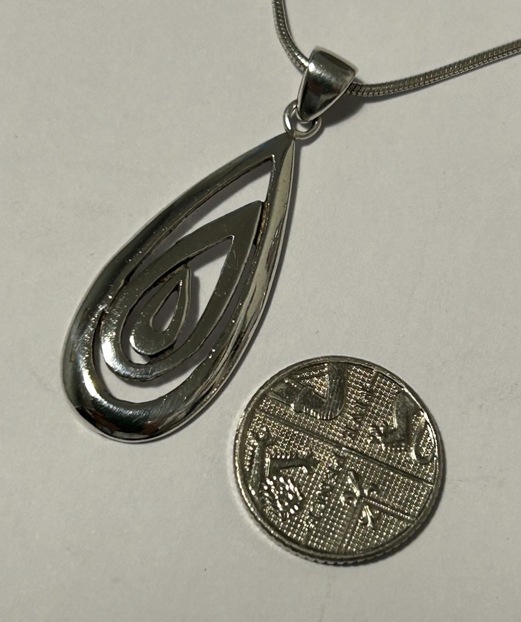 Vtg Sterling Silver 4cm Modernist Pendant on 40cm Snake Chain (7.28g)