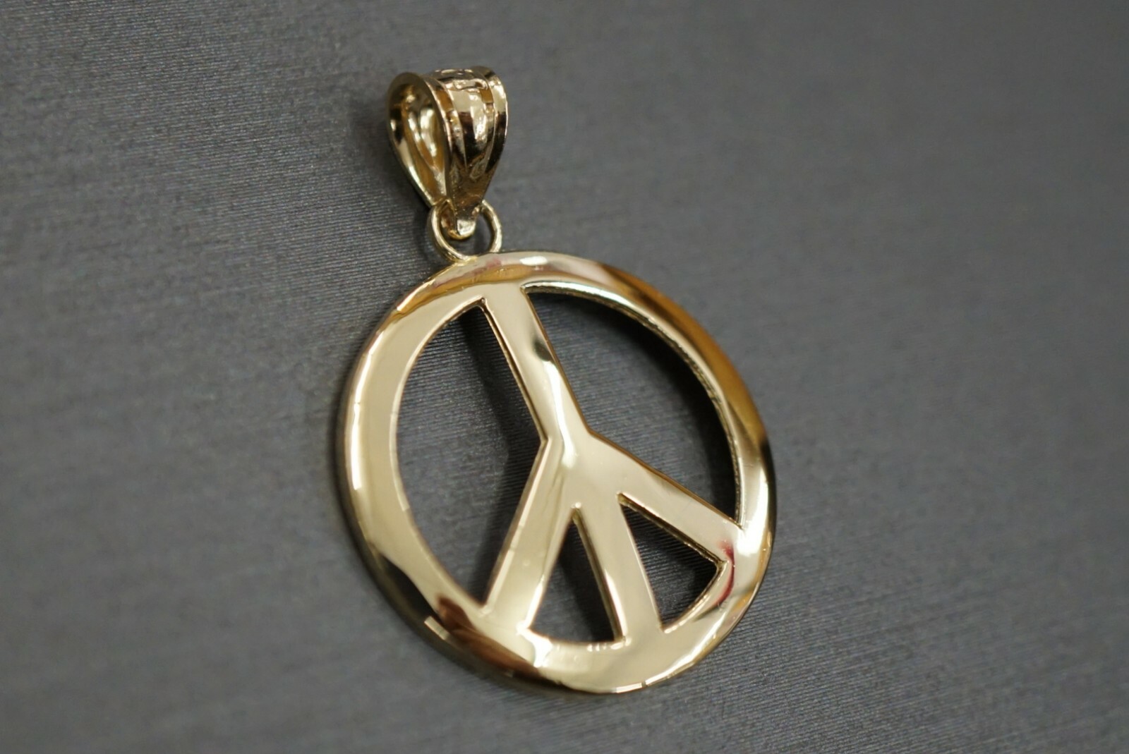 14K Solid Yellow Gold Polished 1″ Circle Peace Sign Charm Pendant.