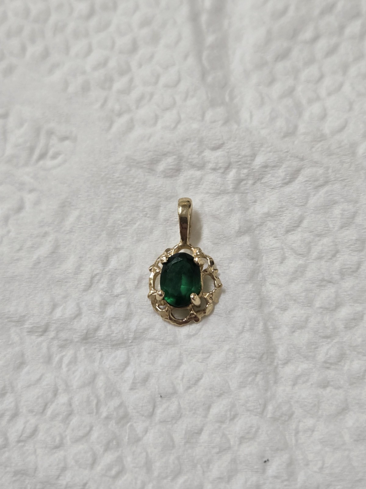 Green Emerald Stone Pendent 14k Yellow Gold Oval Shape For Children And Adults