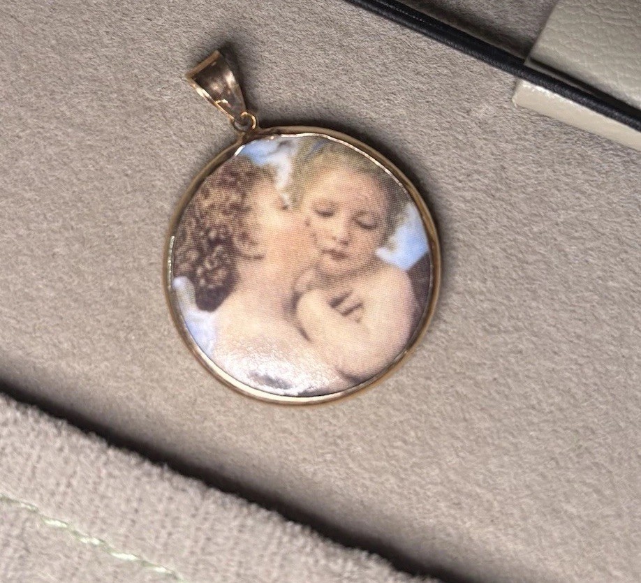 10k Yellow Gold Angels Pendant Medallion Beautiful KISS Angels 3.0G 30mm Large