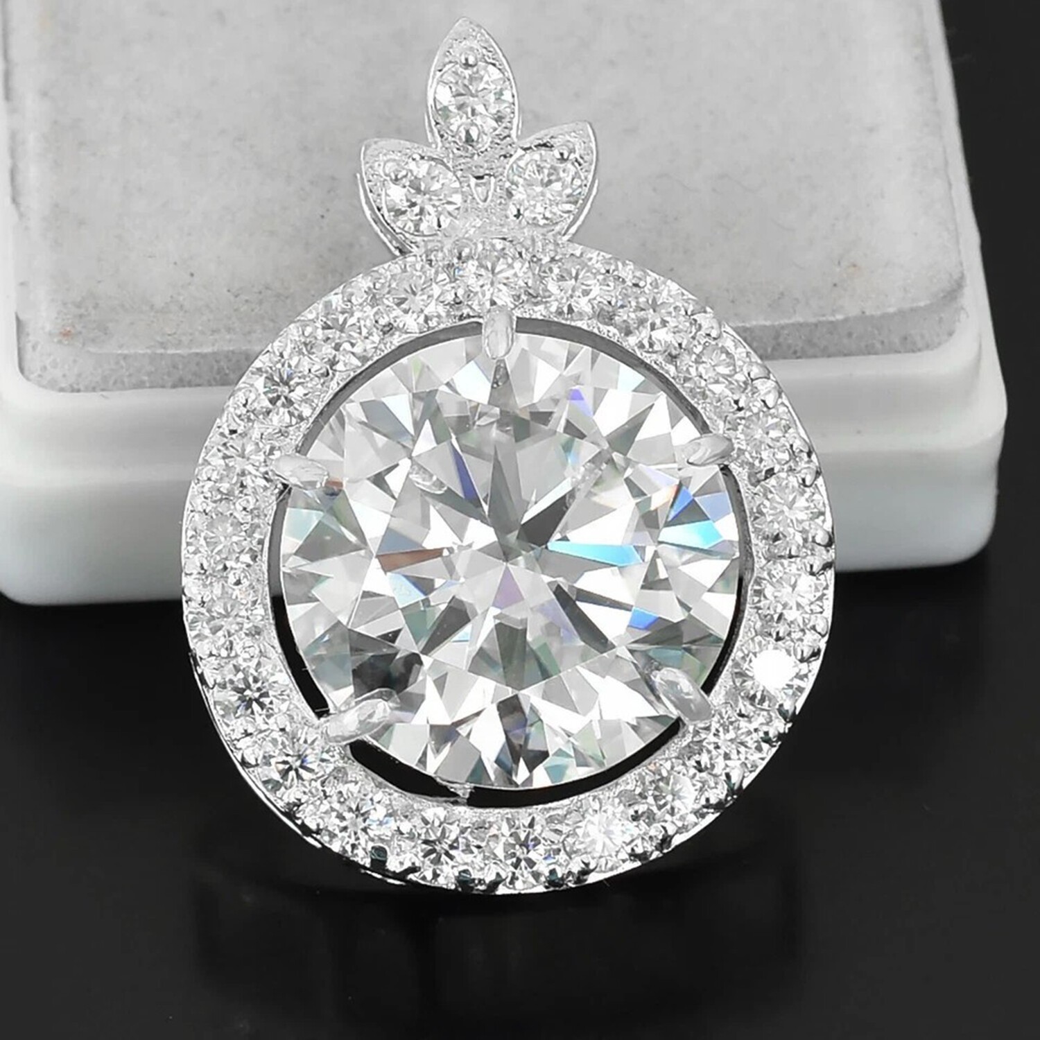 Round Cut Lab Grown Diamond Necklace 23.5 Ct in Sterling Silver – Lustrous