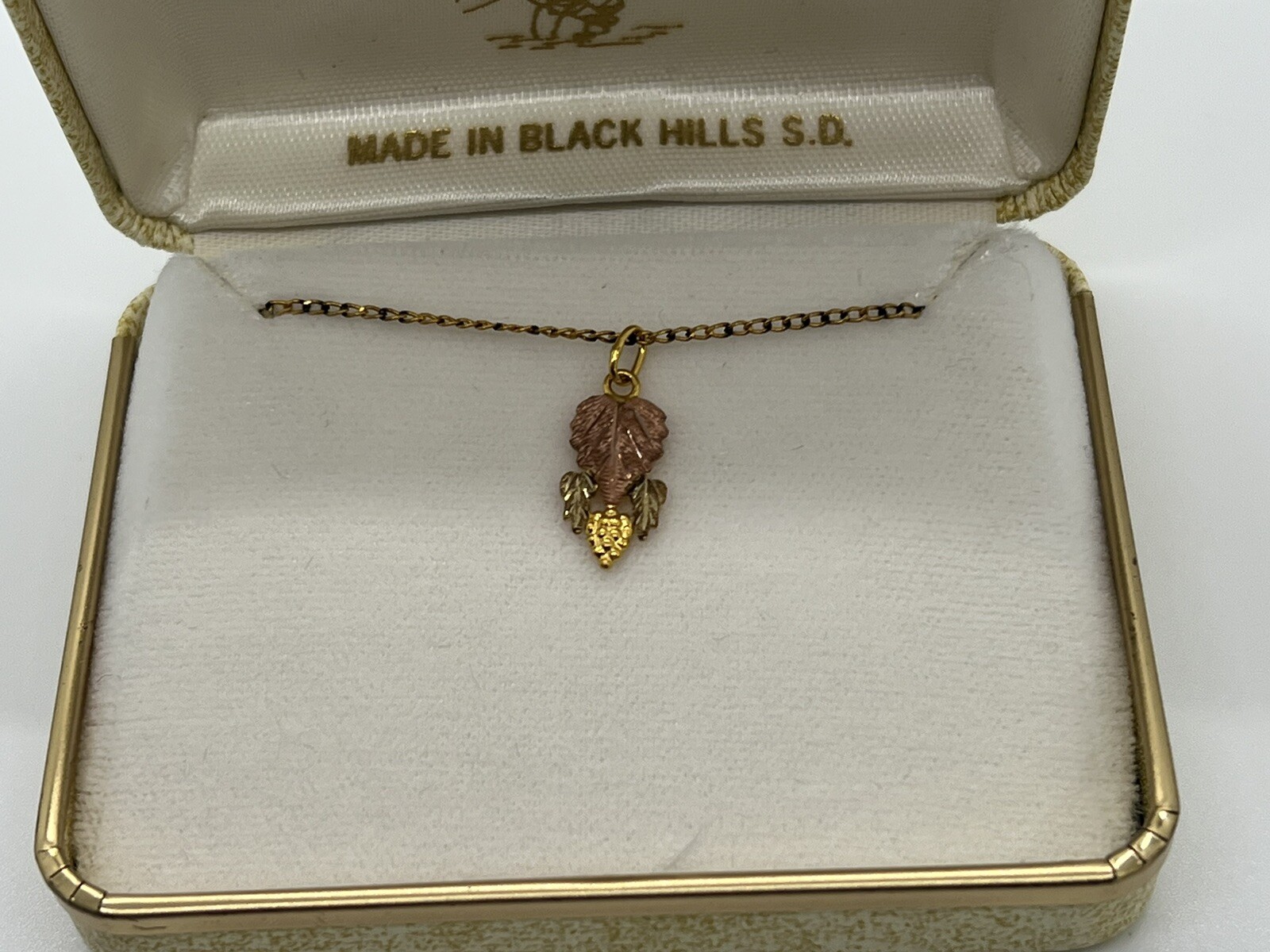 Landstrom’s Original Black Hills Gold Three Leaf Grape Pendant 10K Necklace Box