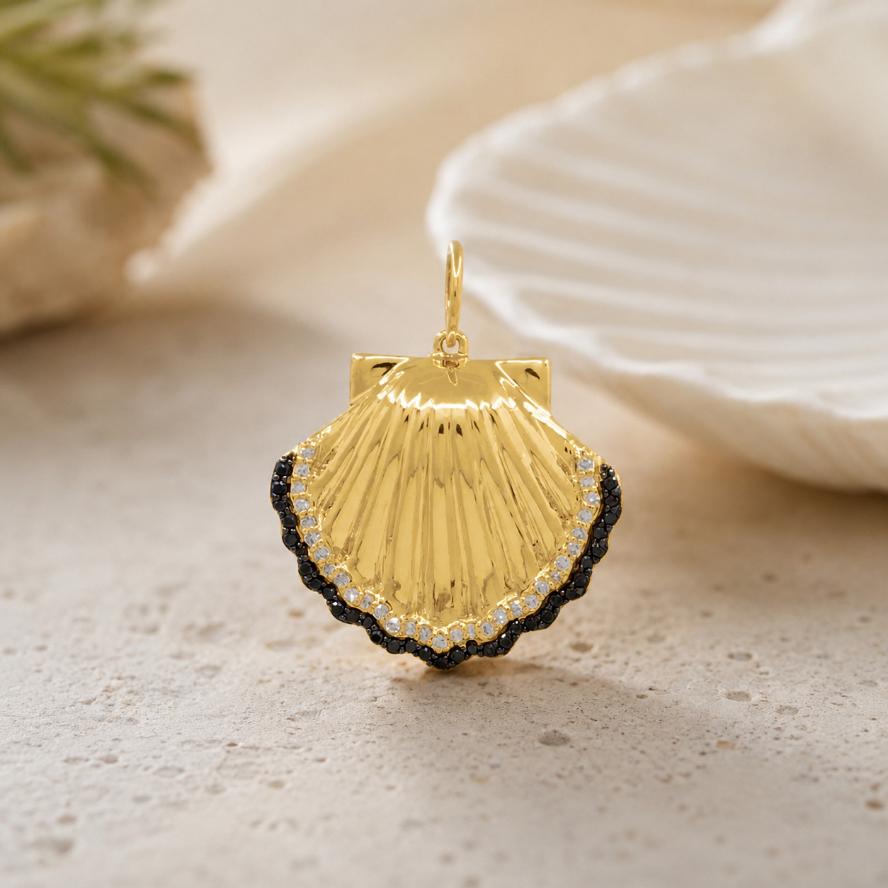 Round Cut Natural Diamond Seashell Women’s Pendant 14K Yellow Gold Gift