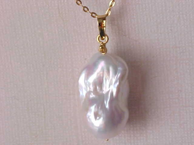 15MM X 26MM AAA BAROGUE WHITE PEARL PENDANT SOLID 18K YELLOW GOLD