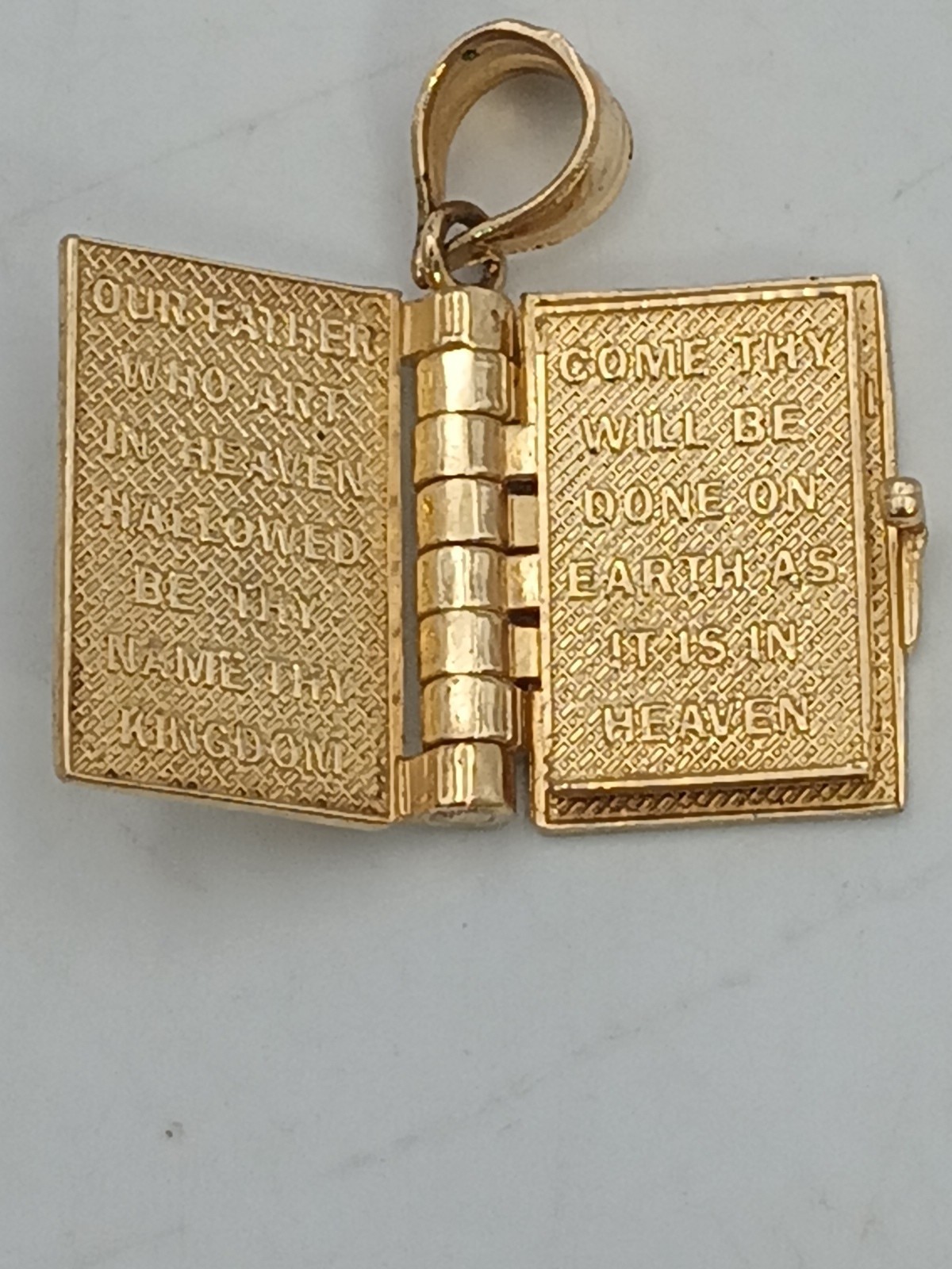 Solid 10K Yellow Gold Opening Pages Holy Bible with Lords Prayer Pendant 3.3gms