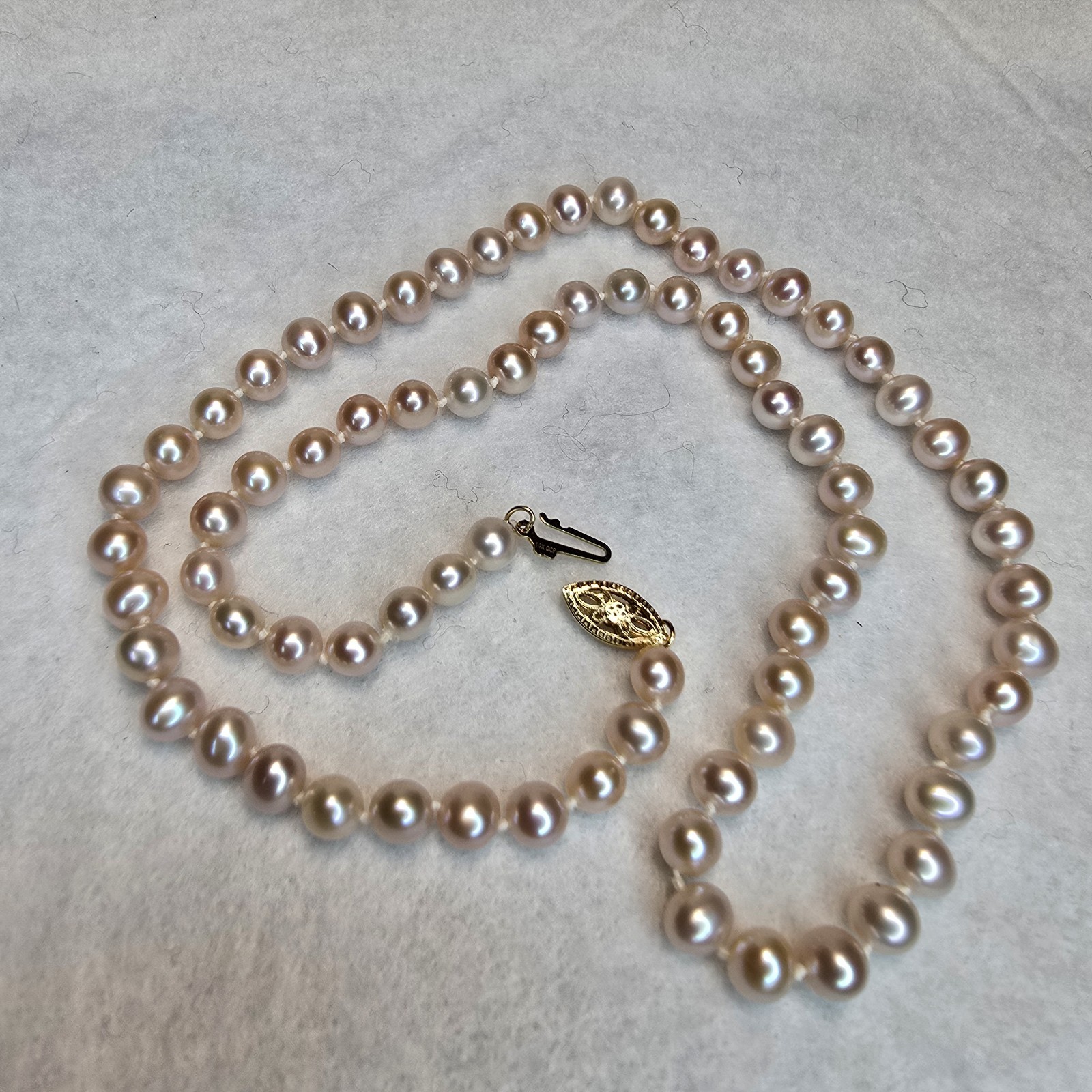 Vintage Freshwater Pearl Necklace 14K Gold Clasp, 18 Inches Long, 17 Grams, Pink