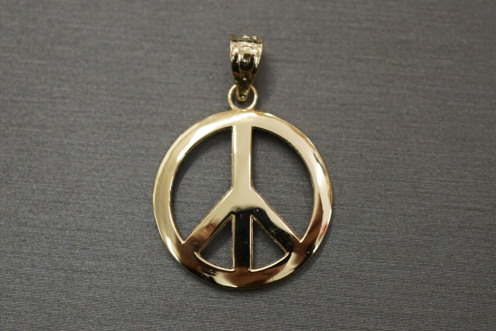 14K Solid Yellow Gold Polished 1″ Circle Peace Sign Charm Pendant.