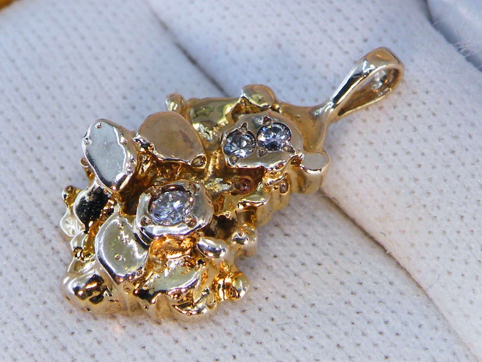 Unisex 10K Yellow Gold .30ct Diamond Nugget PENDANT 1980s Old School Charm