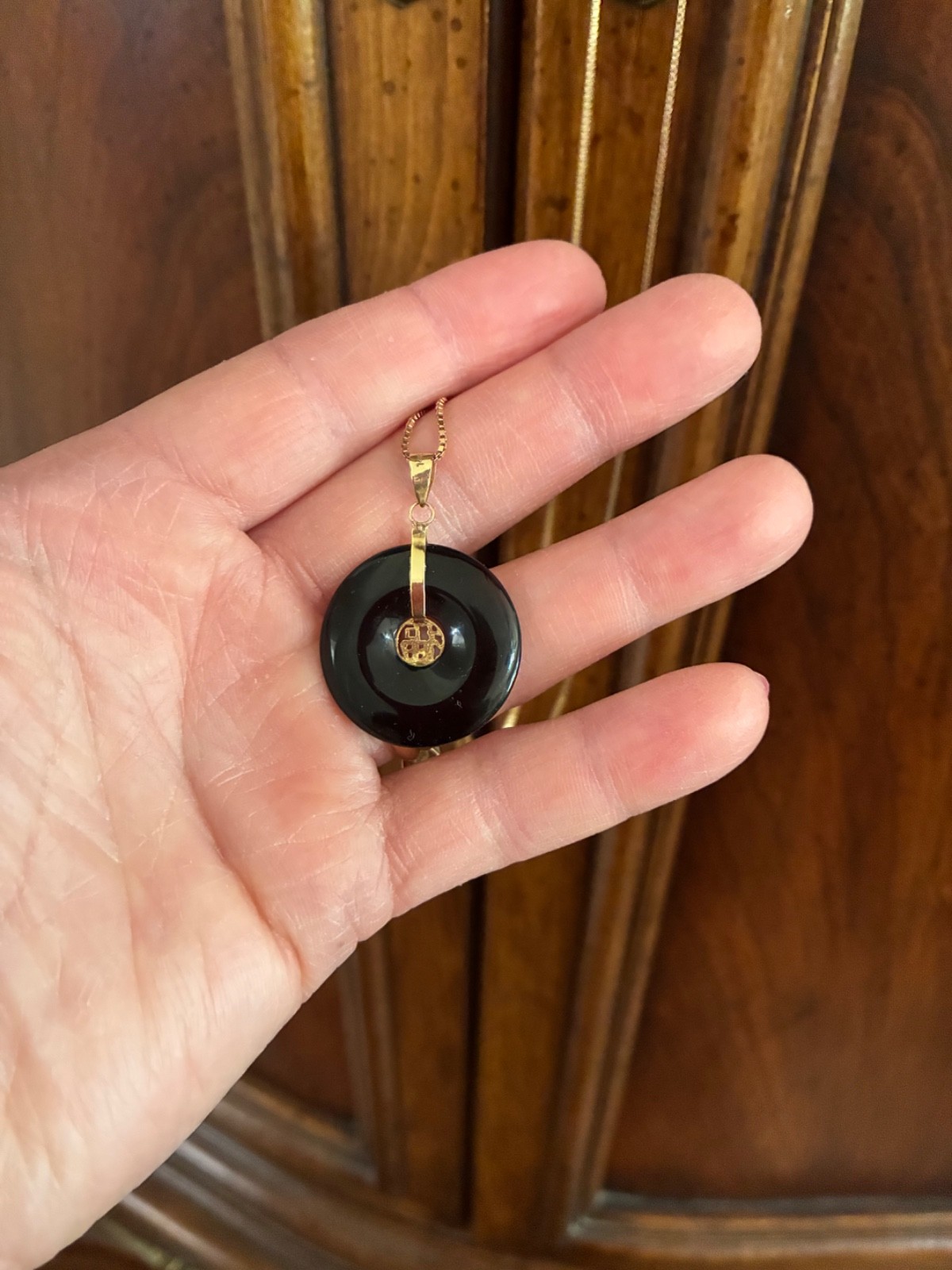 vintage 14k marked yellow gold 30in chain with black onyx/gold pendant