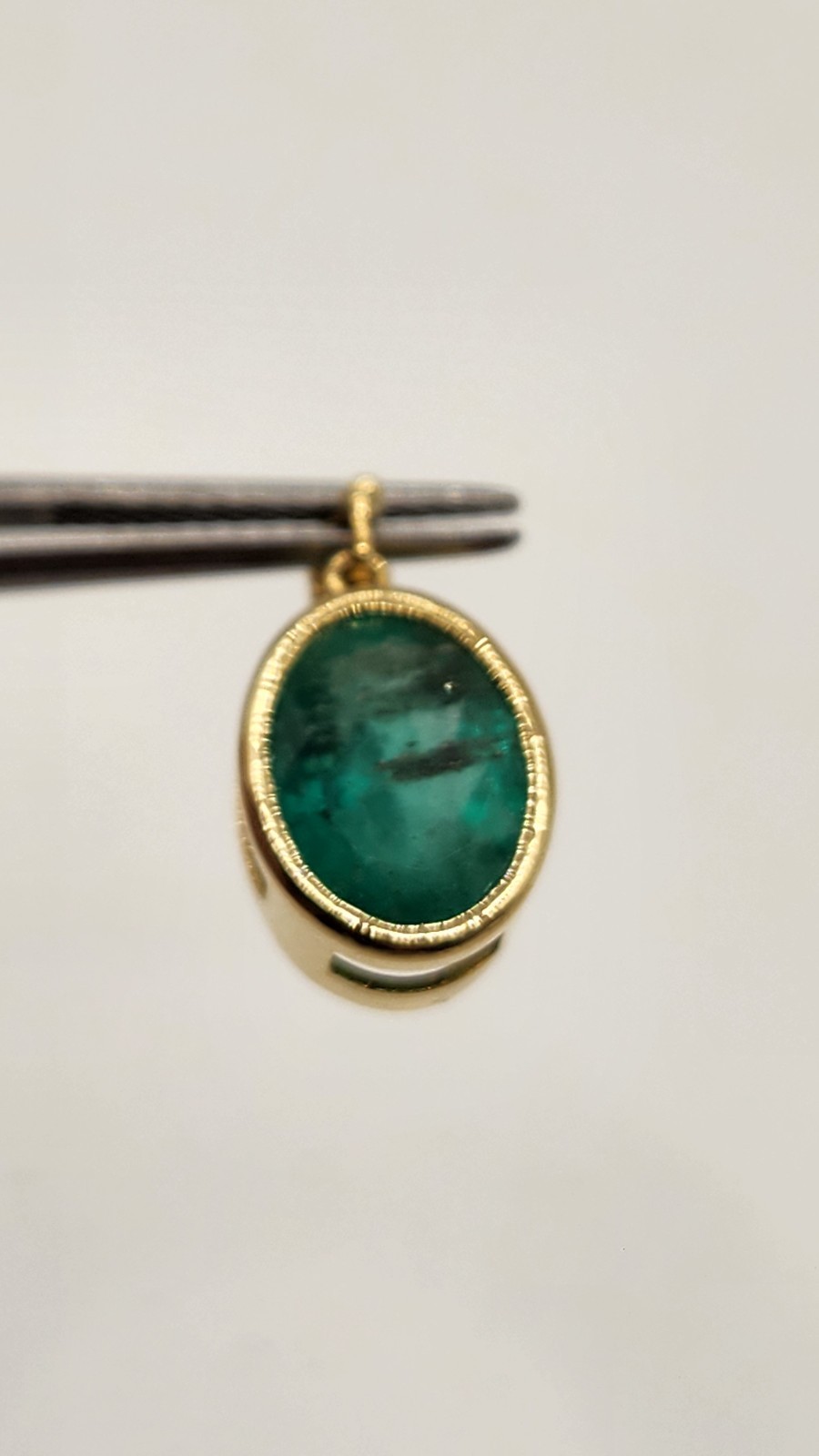 Pendiente en oro de 18k con Esmeraldas Colombianas Naturales 11,20 Cts