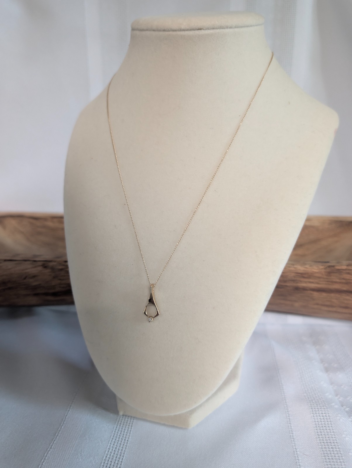 14k Yellow Gold Dainty Diamond Modern Geometric Pendant Necklace 1.41 g