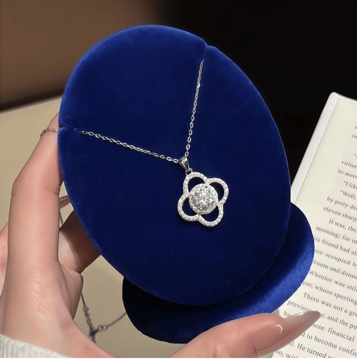 1CT Moissanite Four Leaf Clover Pendant Necklace 925 Sterling Silver