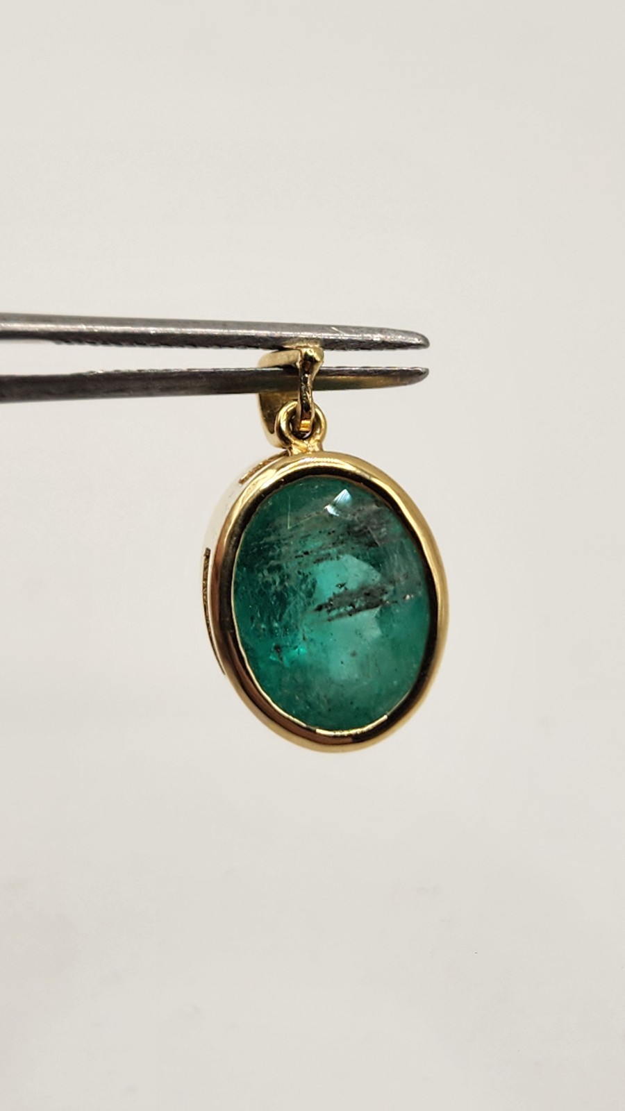 Pendiente en oro de 18k con Esmeraldas Colombianas Naturales 11,20 Cts