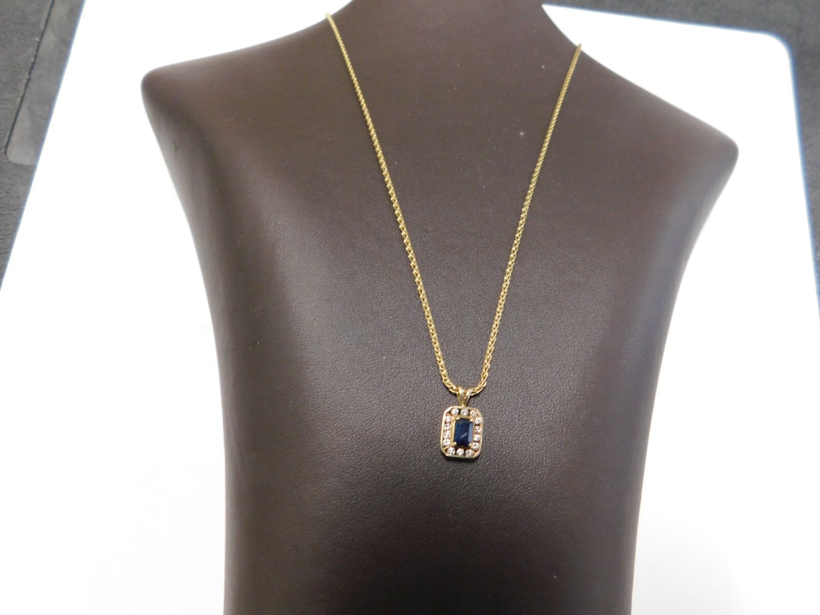 14k yellow gold sapphire and diamond pendant on 18″ 1 1/2 mm round chain