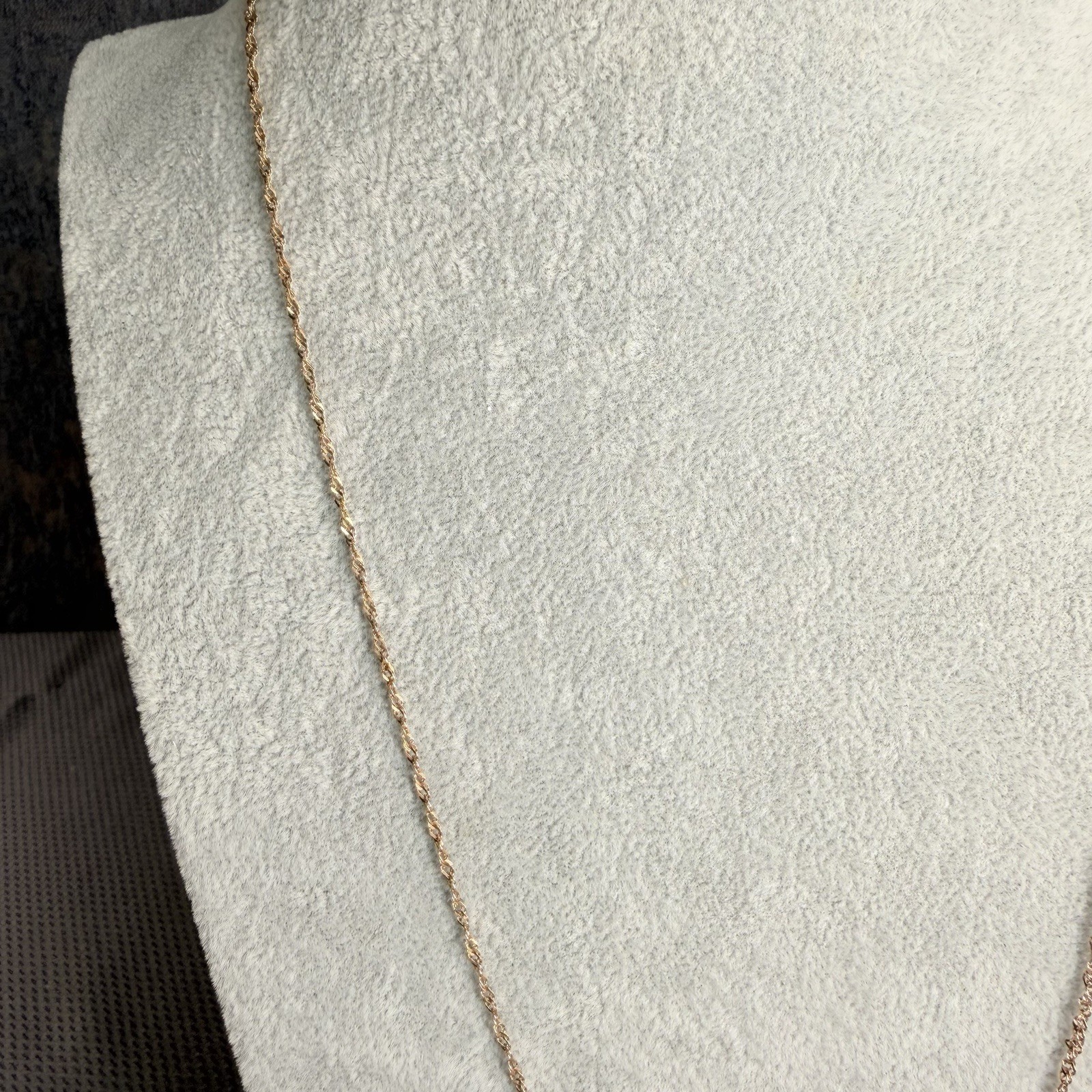 14K Yellow Gold Singapore Chain Necklace 24″ Italy Slim 1.44mm Twist 3.01g