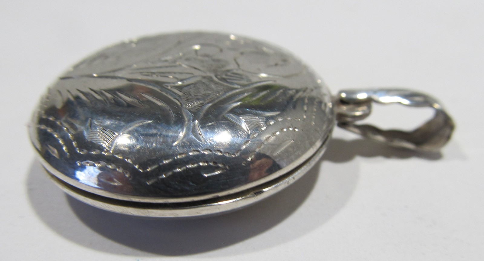 New 925 silver 1-1/8″ fancy etched pattern round locket pendant