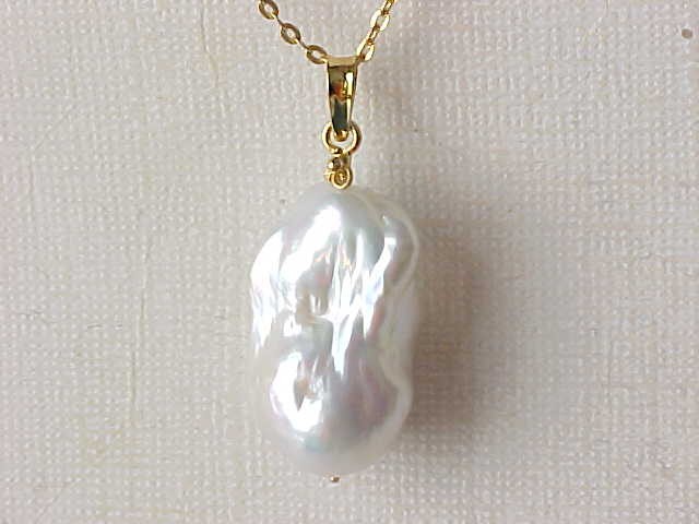 15MM X 26MM AAA BAROGUE WHITE PEARL PENDANT SOLID 18K YELLOW GOLD