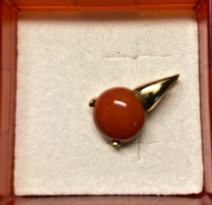 18K Yellow Gold Red Coral Pendant