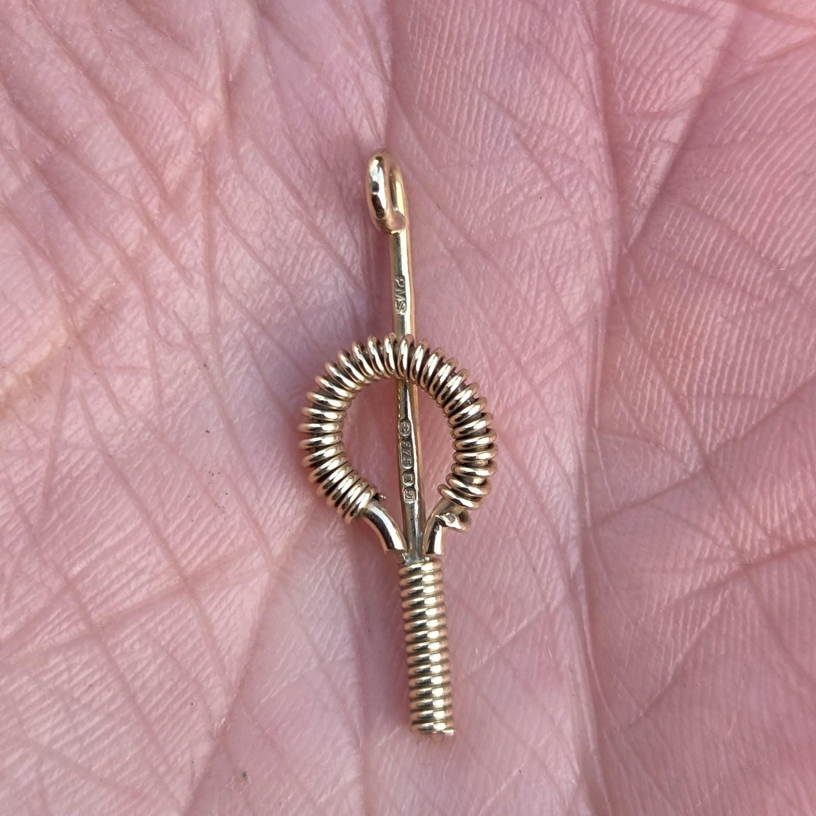 Vintage 1978 English Hallmarked Solid 9ct Gold Modernist Key Pendant