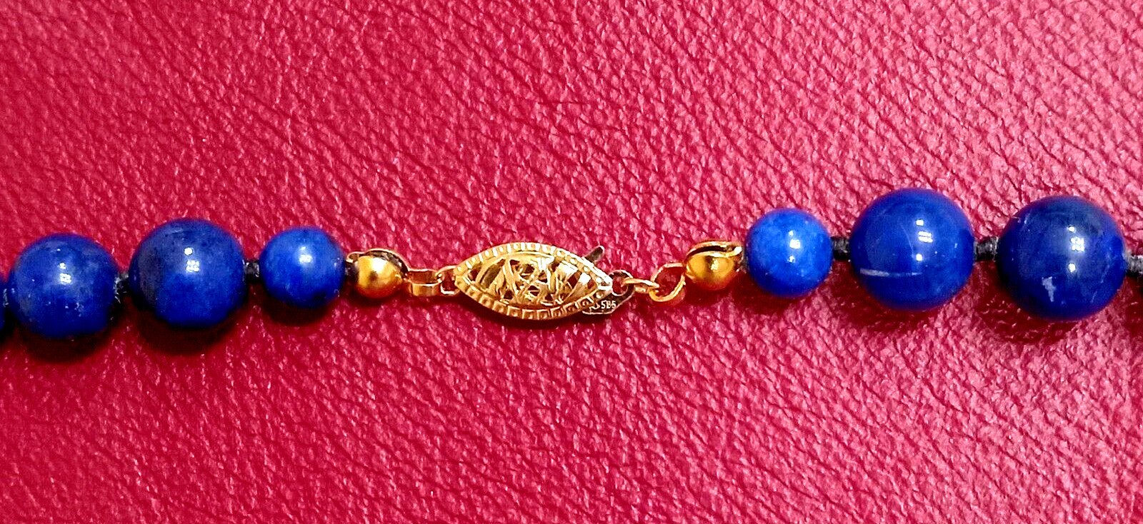 18″ LAPIS LAZULI NECKLACE. Elegant 14K Gold Clasp. Hand Knotted. 8.0 mm