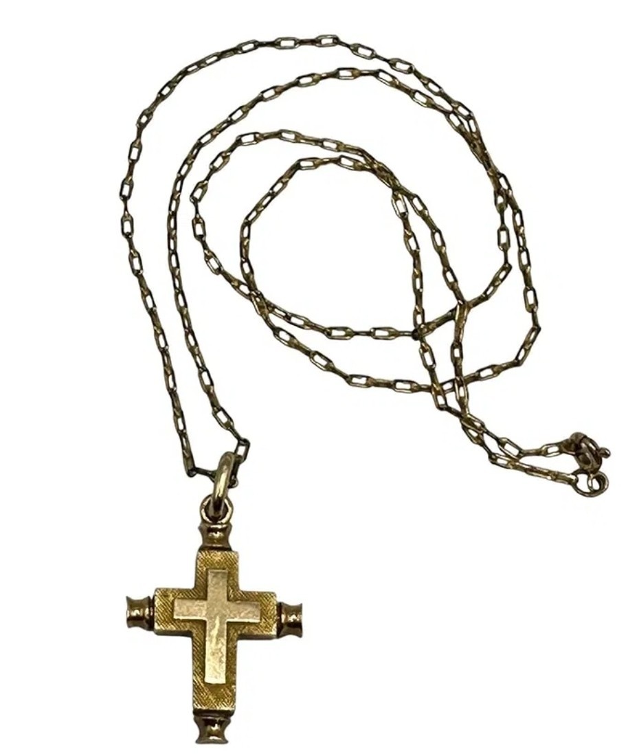 14 Karat Yellow Gold Large Cross Pendant 4.4g With Chain