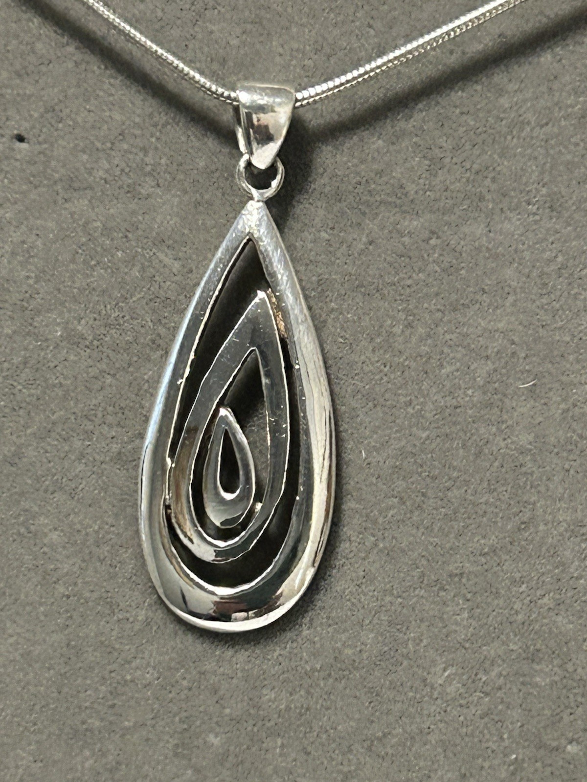 Vtg Sterling Silver 4cm Modernist Pendant on 40cm Snake Chain (7.28g)