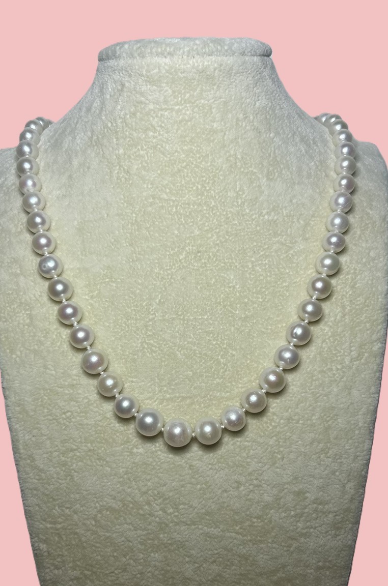Honora White graduated Cultured Pearl Necklace.