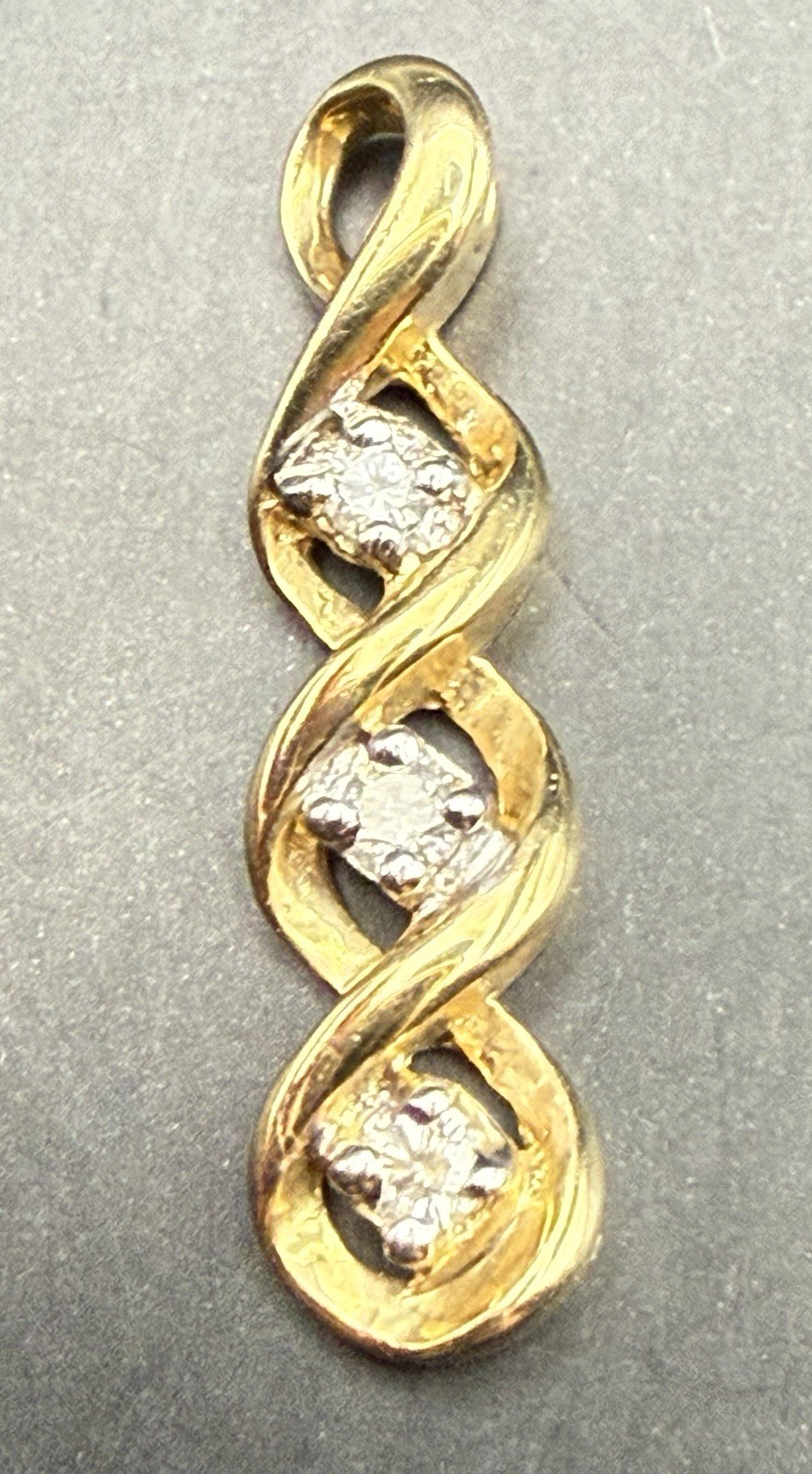10K Yellow Gold Triple Infinity Pendant/charm featuring 3 genuine diamonds 1.4g
