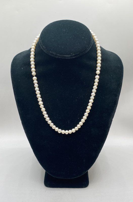 925 Sterling Silver White Freshwater Pearl Necklace 19″ 5.7-6.7mm Hand-Knotted