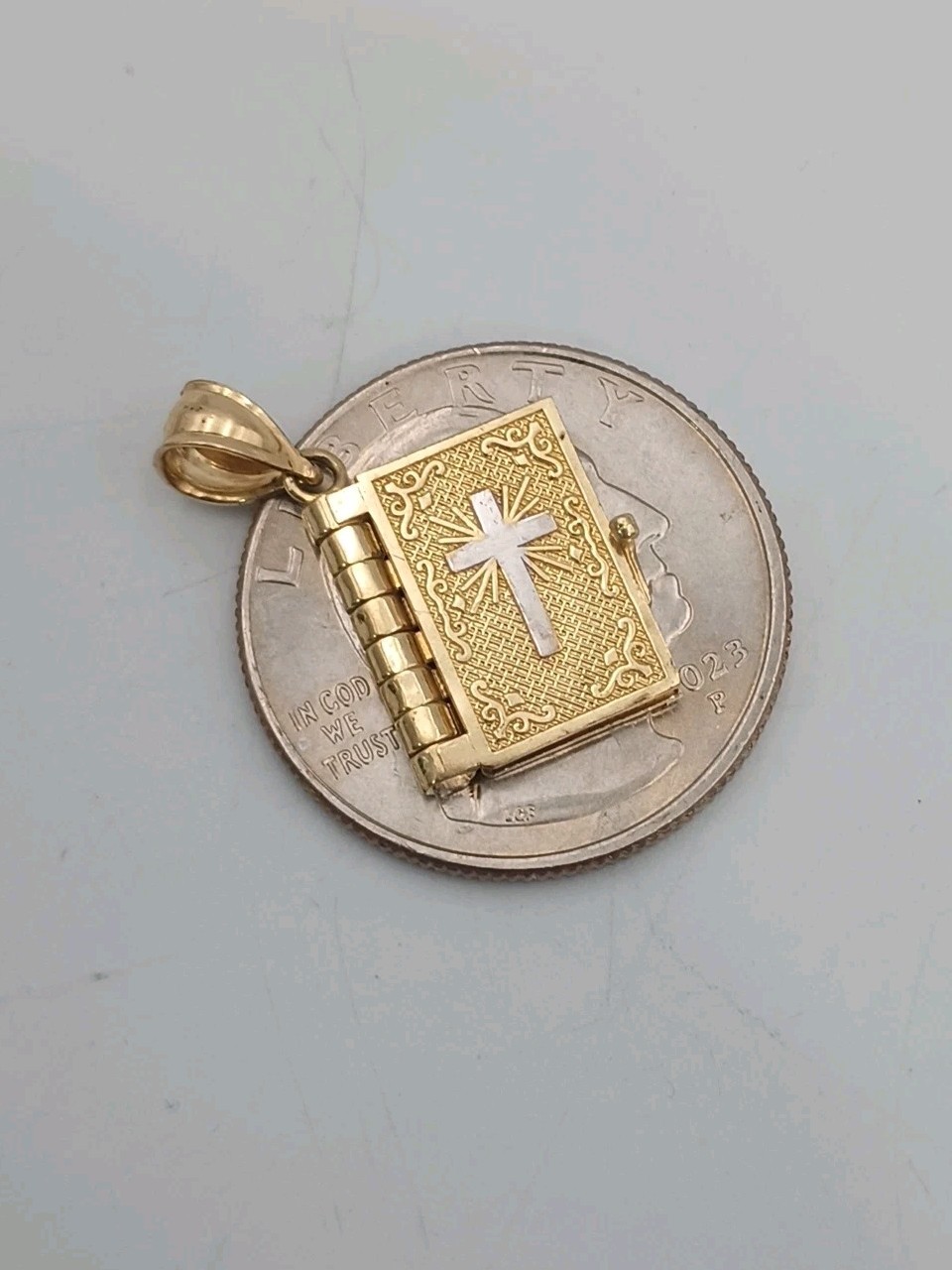 Solid 10K Yellow Gold Opening Pages Holy Bible with Lords Prayer Pendant 3.3gms