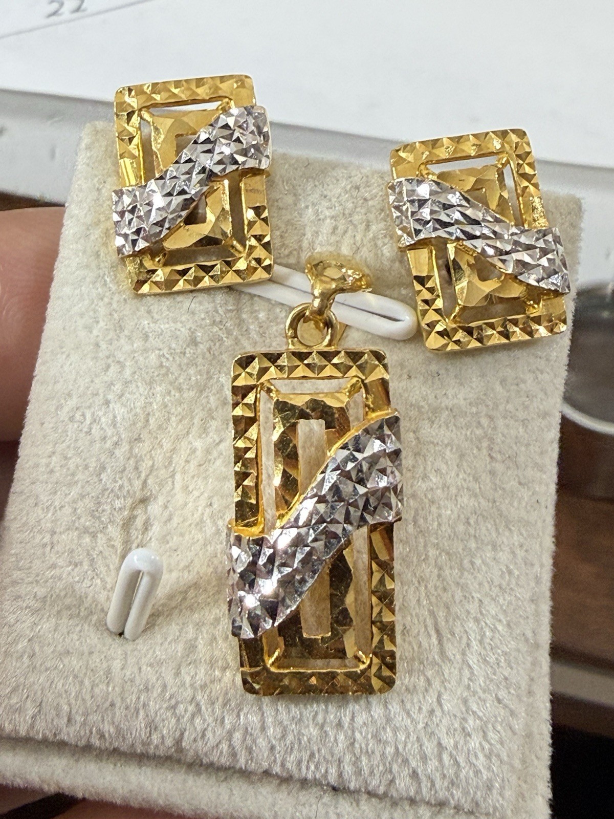 RARE 22K 916 22C Real Saudi Dubai Gold Unique Two tone Earring & Pendant 8.2G