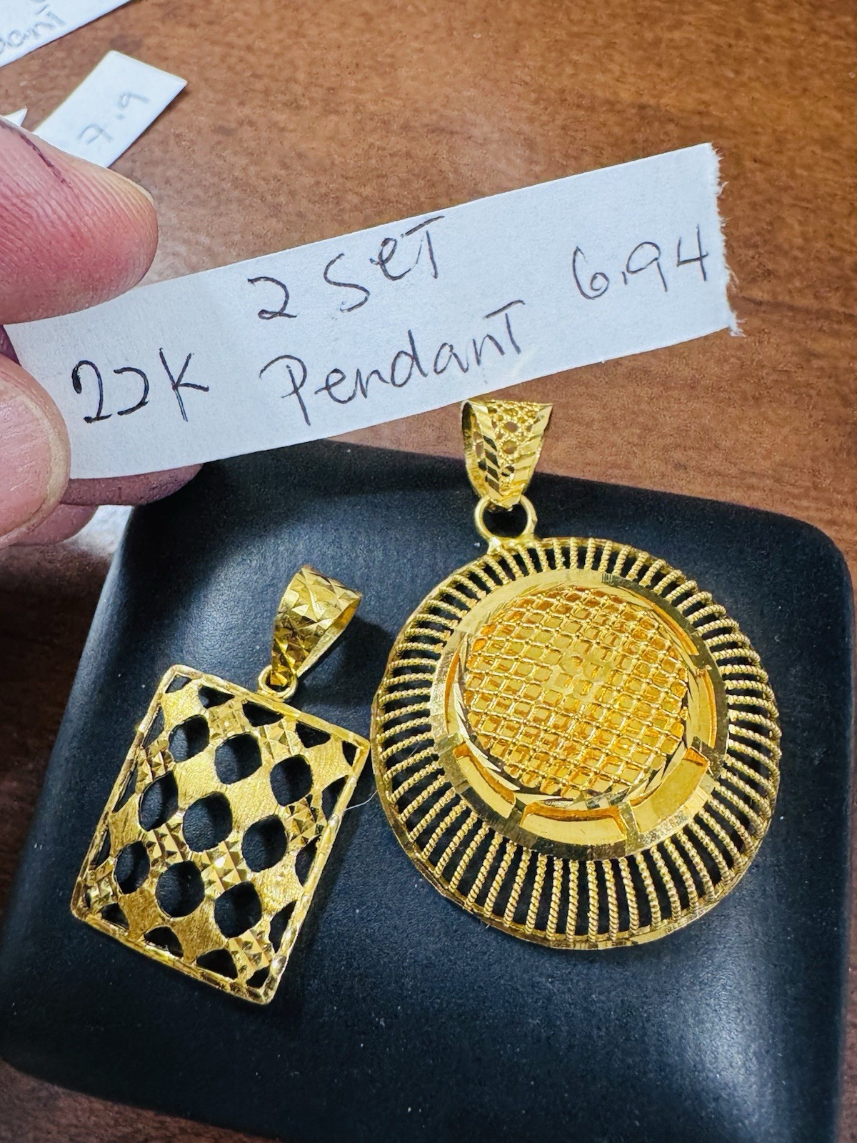 22K 916 22C Real Gold Two Set of Pendant 1 x Rectangle & 1x Round 6.94g