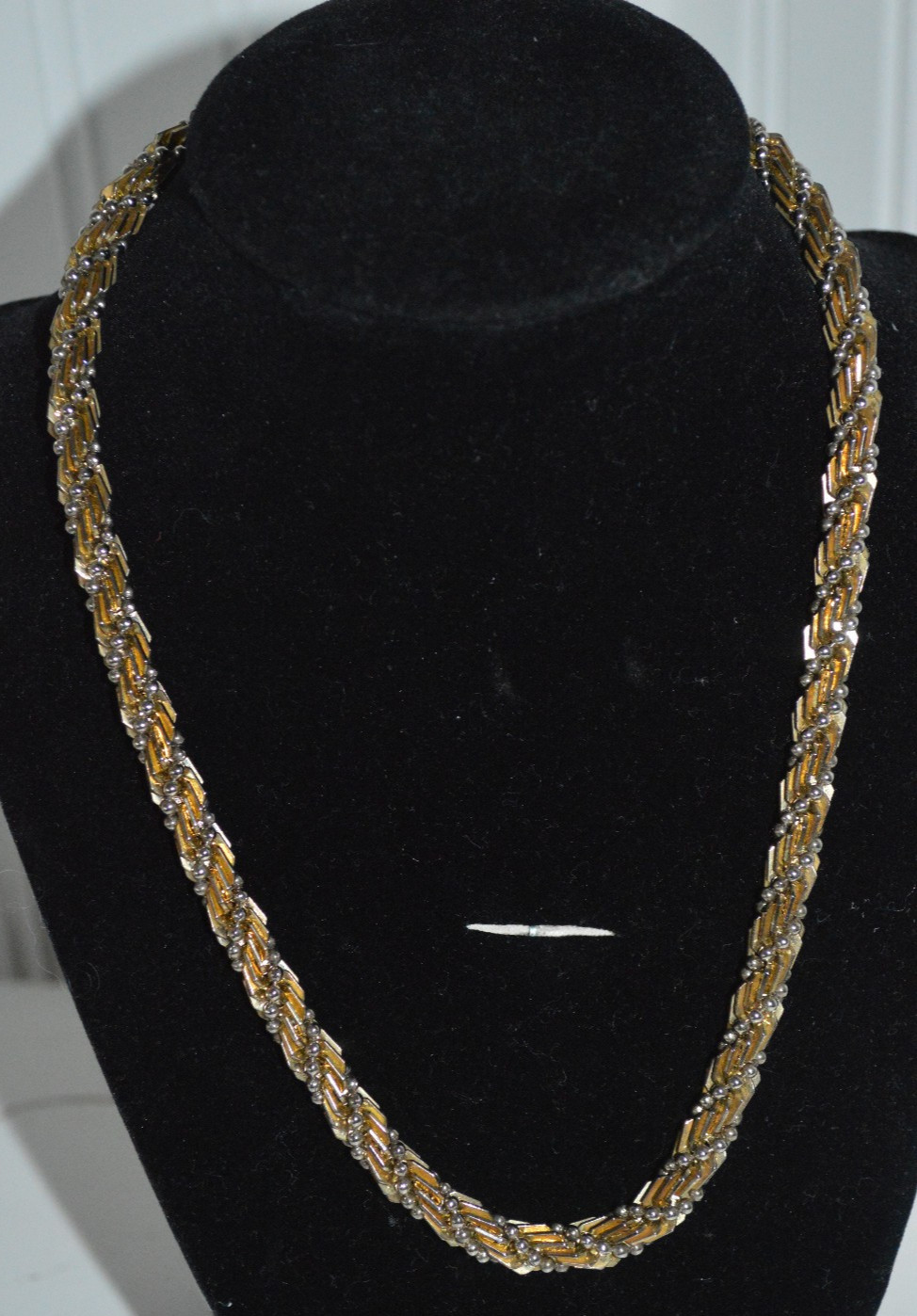 LR GOLD TONE ROPE NECKLACE w/ SILVER TONE BEAD ENTWINED 17″ ELEGANT ACCENT PIECE