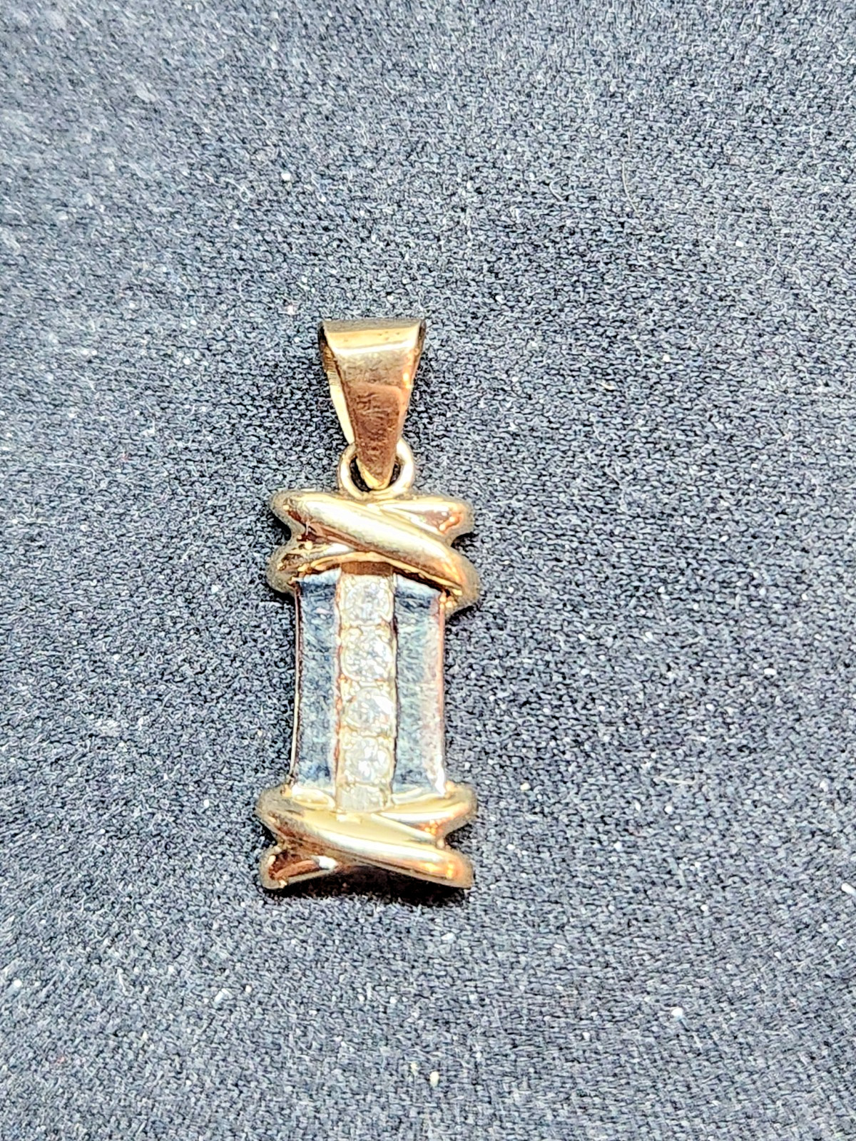 14K Yellow Gold Bar Design 0.15 TCW 4 Stone Prong Set Diamond Pendant