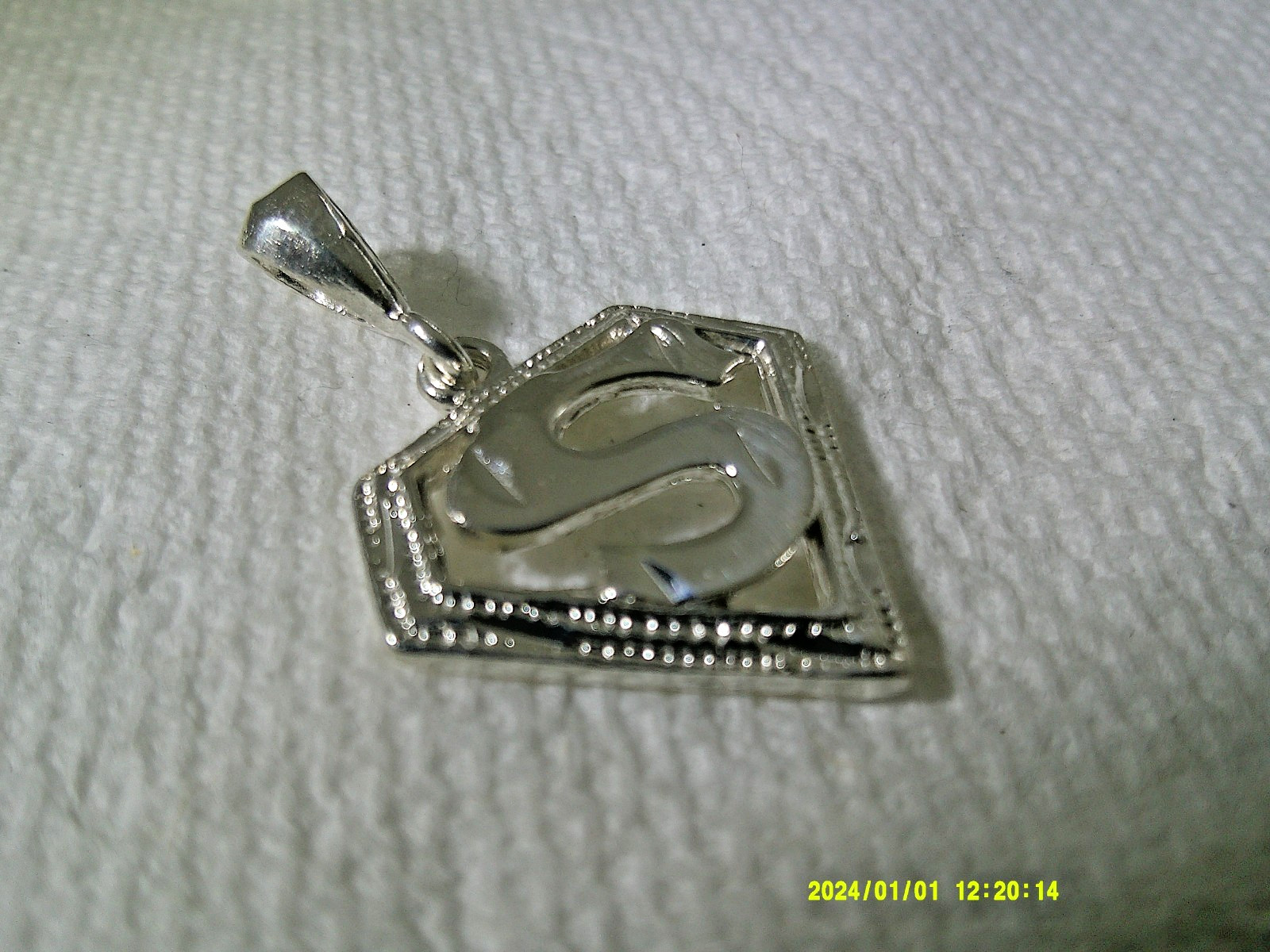 SUPERMAN PENDANT WITH POLISHED AND DIAMOND CUT FINISH IN STERLING SILVER